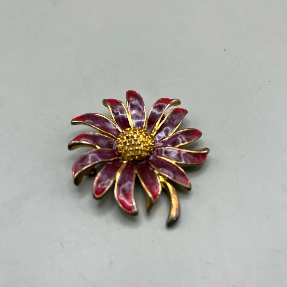 Elegant Vintage Red and Gold Enameled Flower Brooch - Stunning Statement Gift